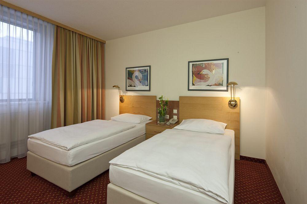 Austria Trend Hotel Salzburg West Himmelreich Room photo