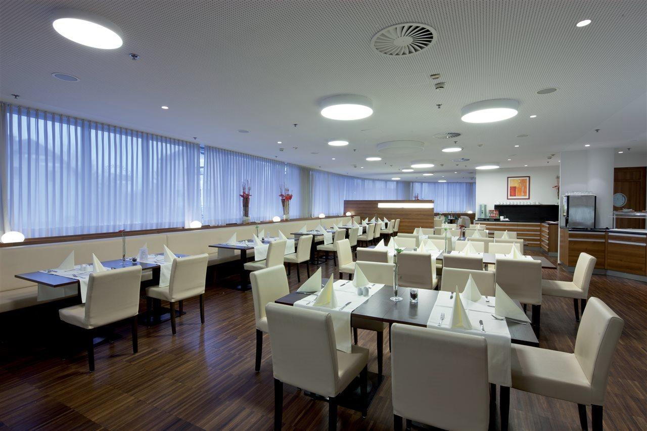 Austria Trend Hotel Salzburg West Himmelreich Restaurant photo